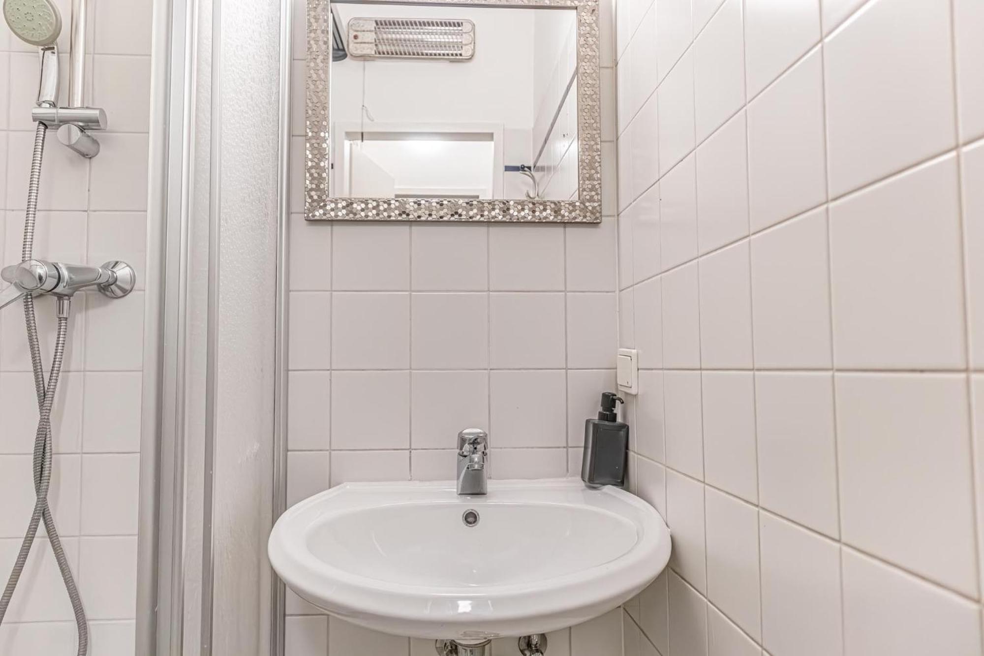 Lovely 2Br Apartment - Ideal For Long Stays Вена Экстерьер фото